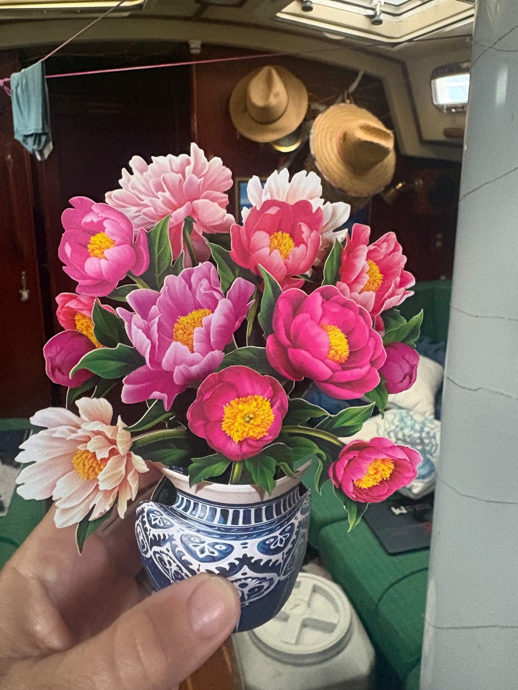 Paper 3D bouquet from Christa! Perfect for the boat!