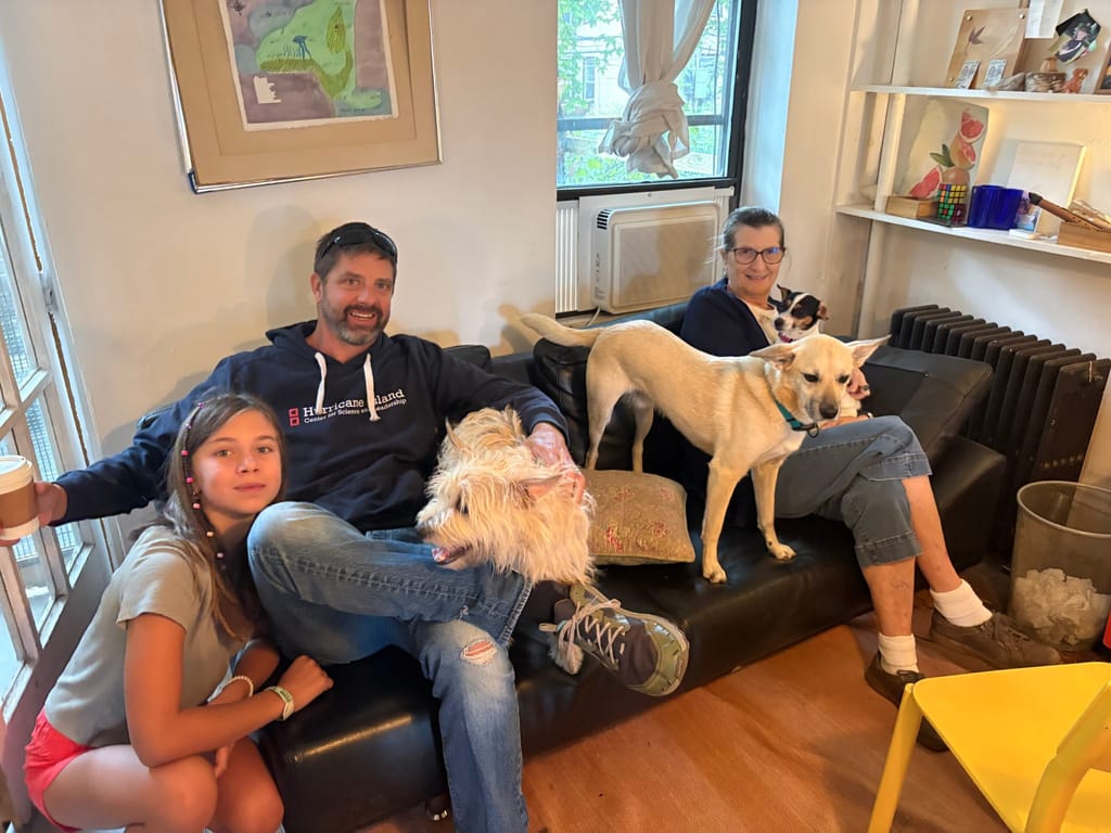 Hanging at Jeff's place w/ ALL the mutts! There were 5 total! 