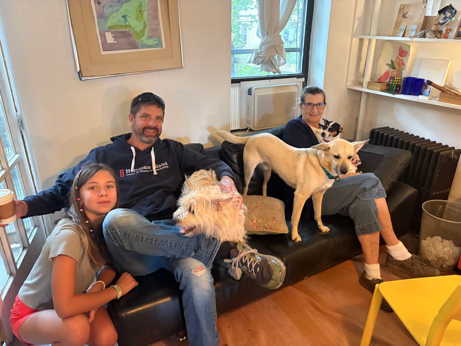 Hanging at Jeff's place w/ ALL the mutts! There were 5 total! 