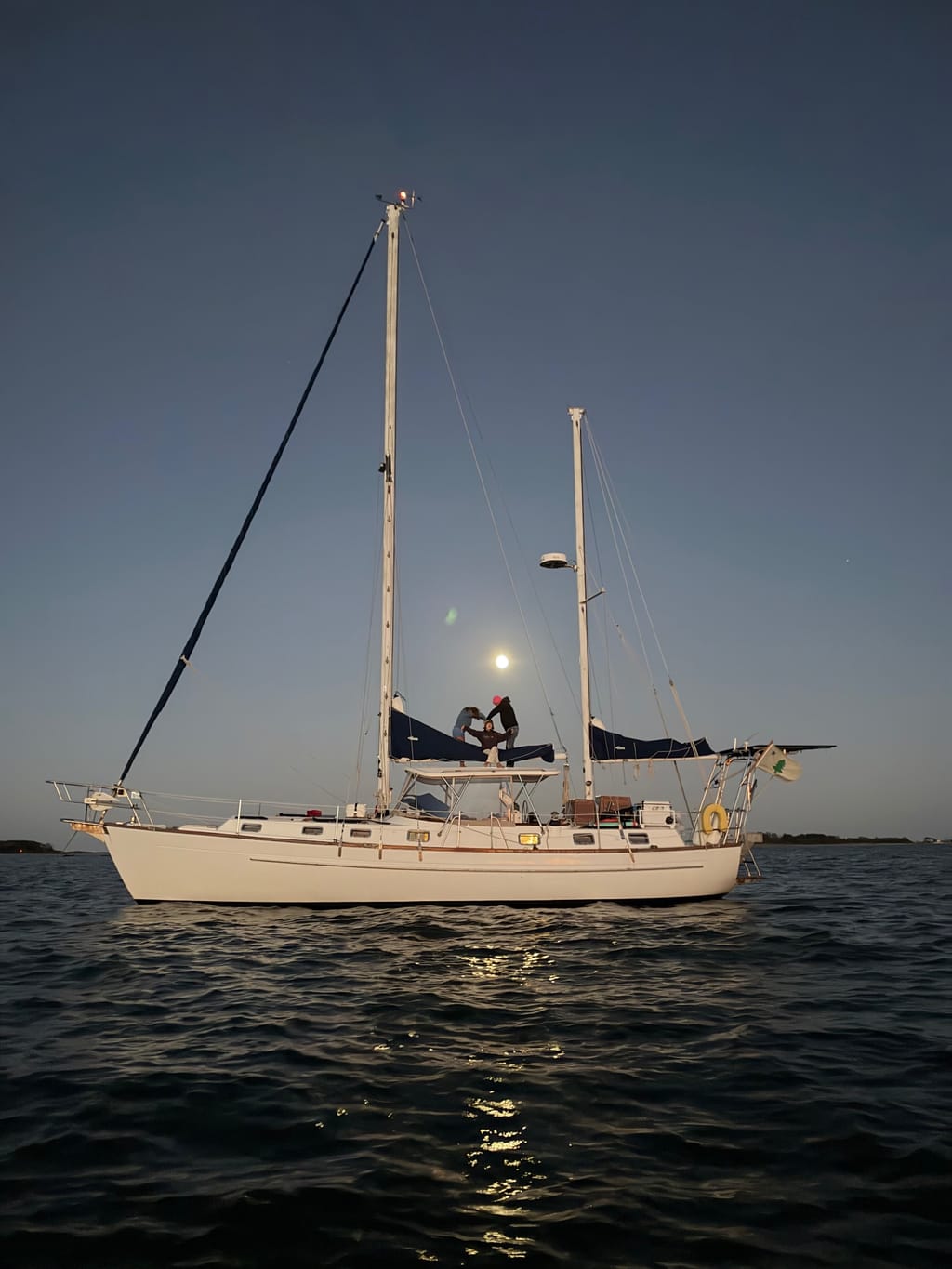 Full moon rise anchored off of Smith Is